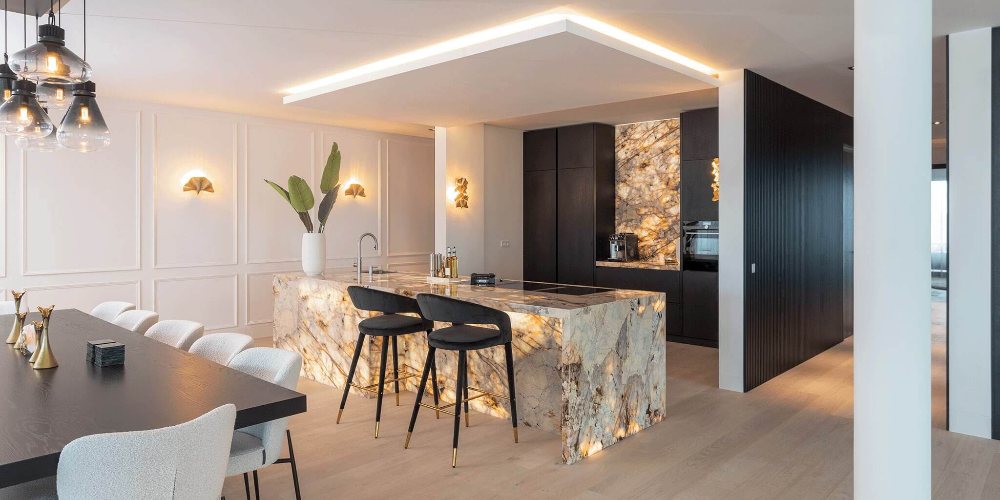 Foto : Mereno Monza met verlicht marmer