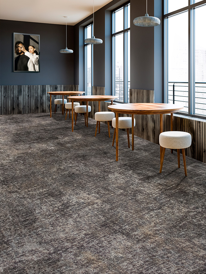 237_Interfloor-Imola-Project_Kleur-329_Grandcafe-modern-interieur_Eethoek-cafe-restaurant-met-krukken-dynamische-vloer.jpg