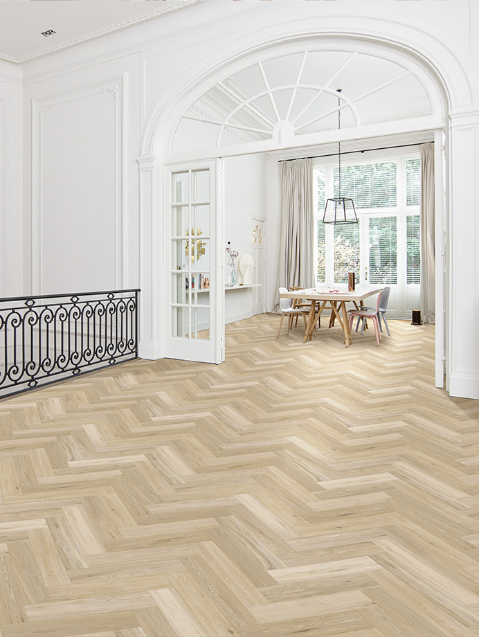 Foto: 763 Interfloor Dynamic Wood XL Fishbone Kleur F48 Living Hal XL visgraatvloer