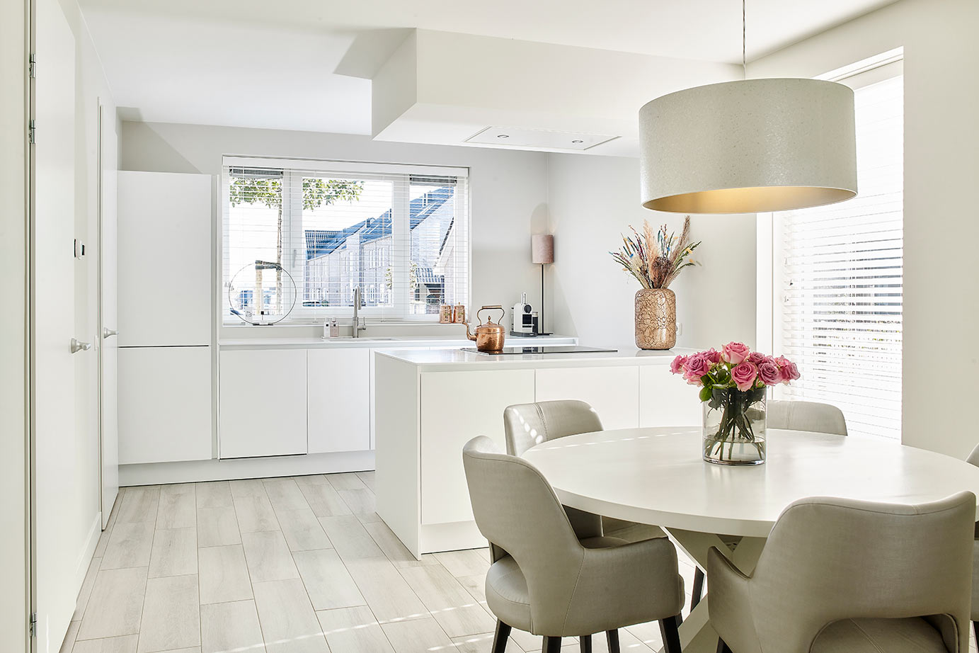 Foto: 1 Moderne witte keuken Urk