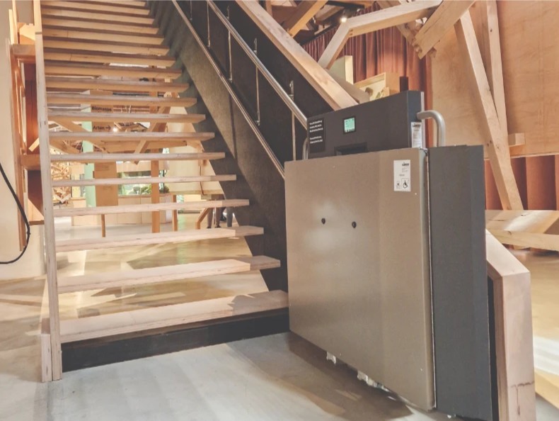 Foto: mth lifttechniek wonen nl trap lift liften