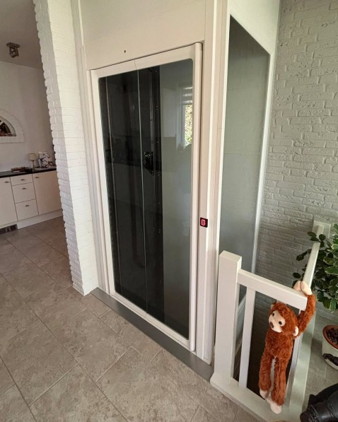 Foto : A-4000 huislift: comfortabel wonen in uw eigen woning