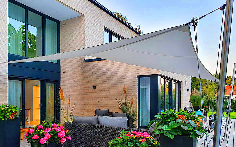 Foto: Oprolbaar schaduwdoek FlexZ van ZONZ