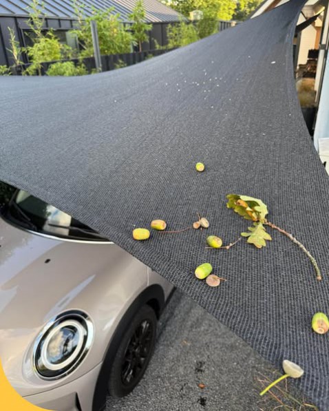 Foto : Meer dan schaduw: bescherm je auto met een schaduwdoek