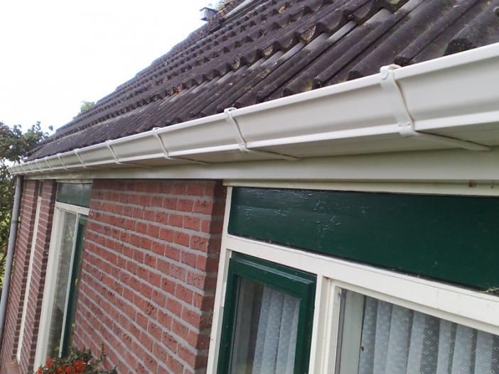 Foto: Naadloze aluminium dakgoot Polyline 1