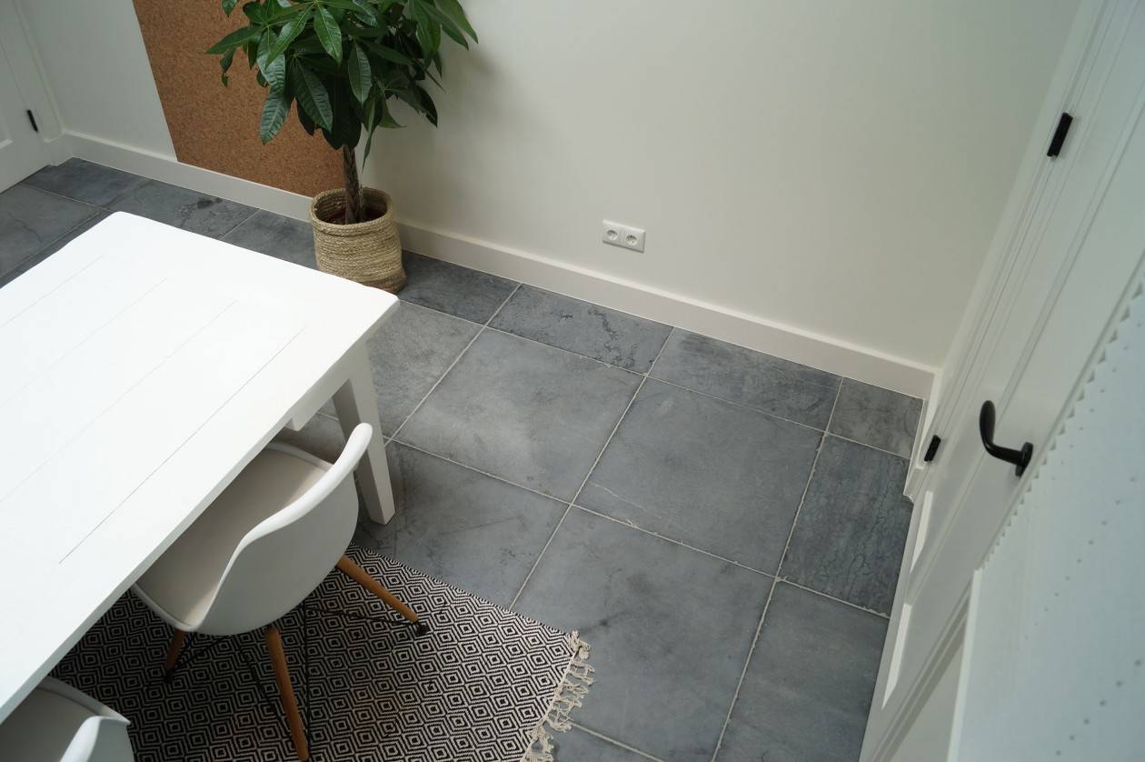 Foto: w3 Vietnamese Hardsteen geschuurd vk