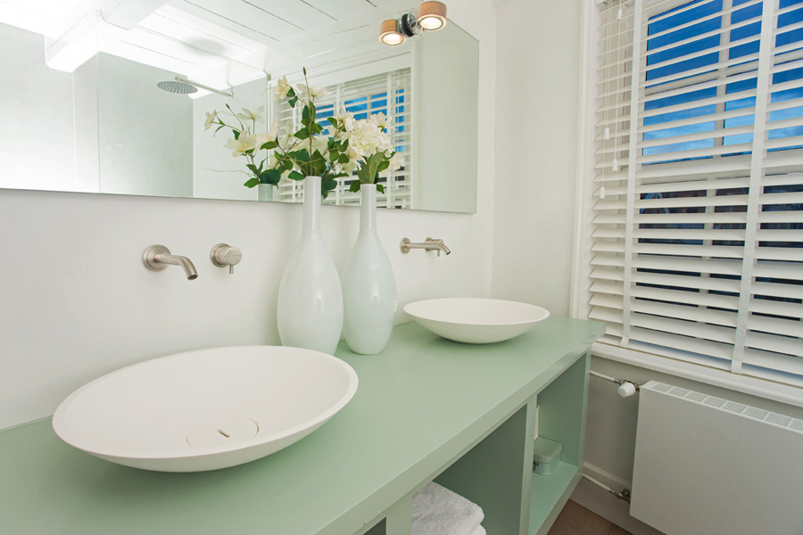 Foto: Cocoon double sink double wash basin double basin wall mounted basin tap