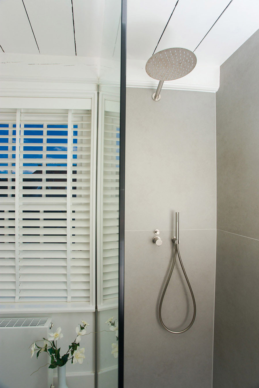Foto: Cocoon modern shower room small shower room large shower room inox rain shower