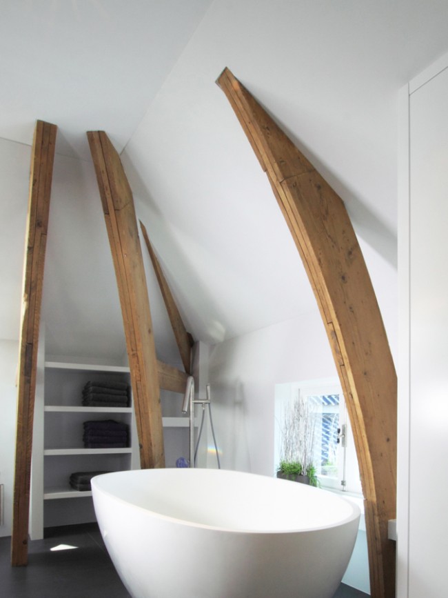 Foto: vrijstaand bad wit