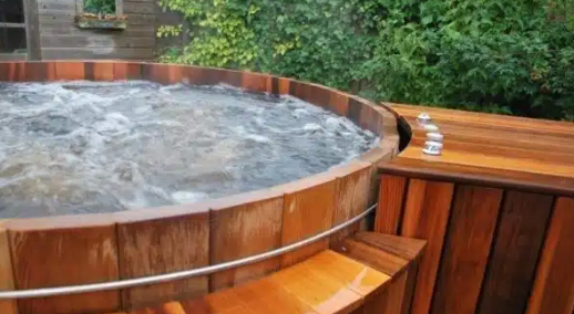 Foto : Bubbels in je hottub: waar moet je rekening mee houden?