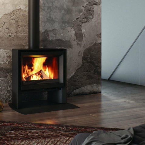 Foto : Stûv S6-H houtkachel – elegante rondingen en omhullende warmte