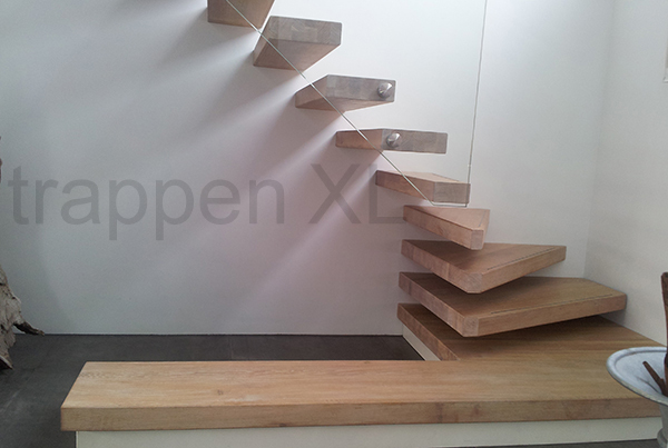 Foto: zt12a zwevende trap hoogeveen