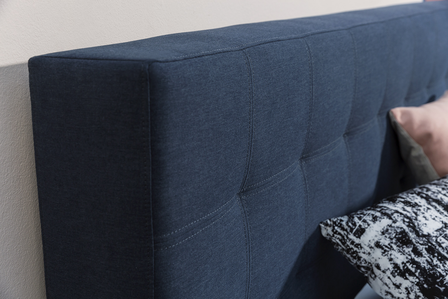 Foto: boxspring hoofdbord andante luxeenpit delta49 detail03 LR