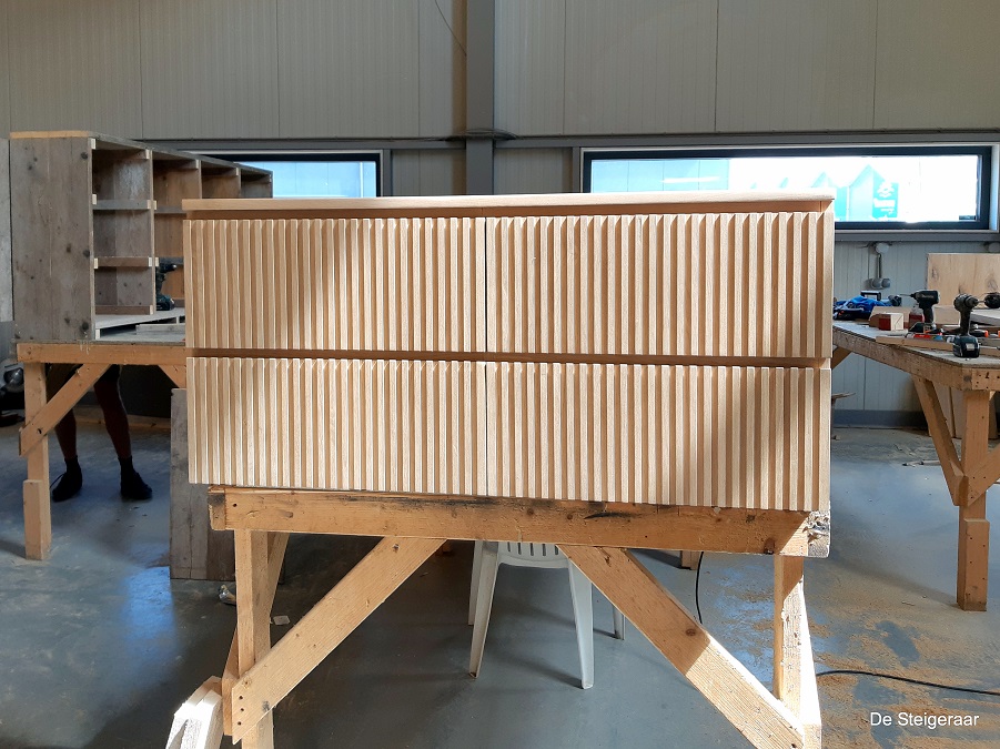 Foto: badkamermeubels met ribbels