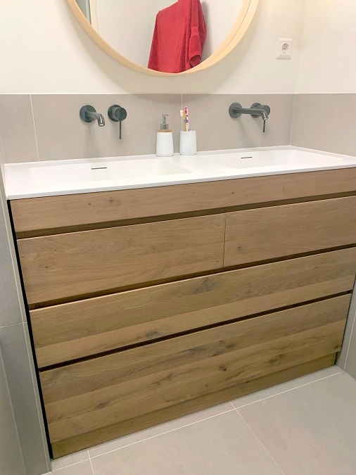 Foto: staande wastafelonderkast 4 laden eikenhout