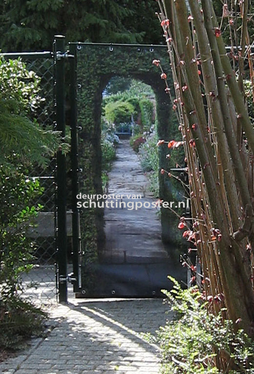Foto: tuinposter van schuttingposter op tuinpoort