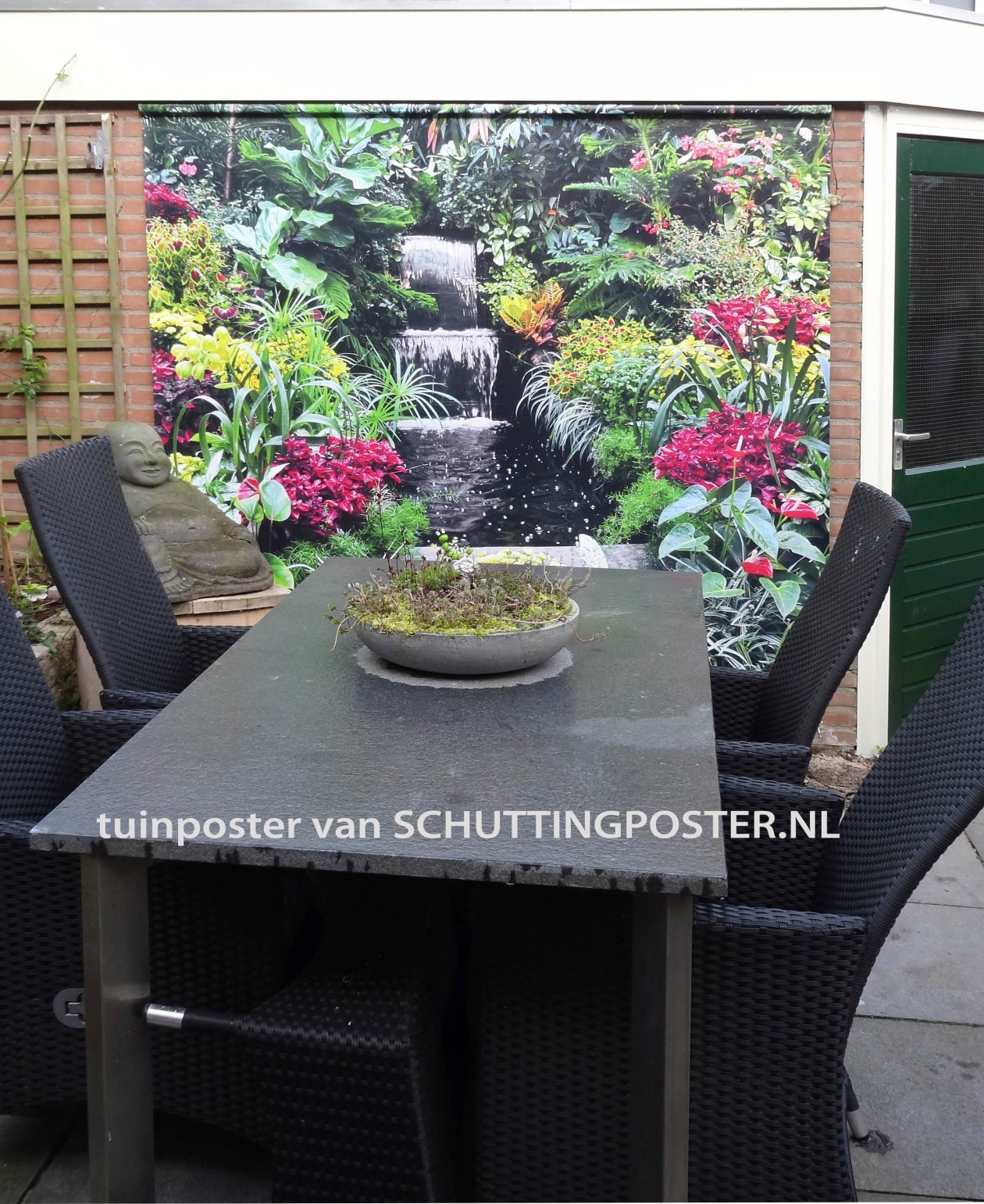Foto: w3 tuinposter waterval boven tafel van schuttingposternl