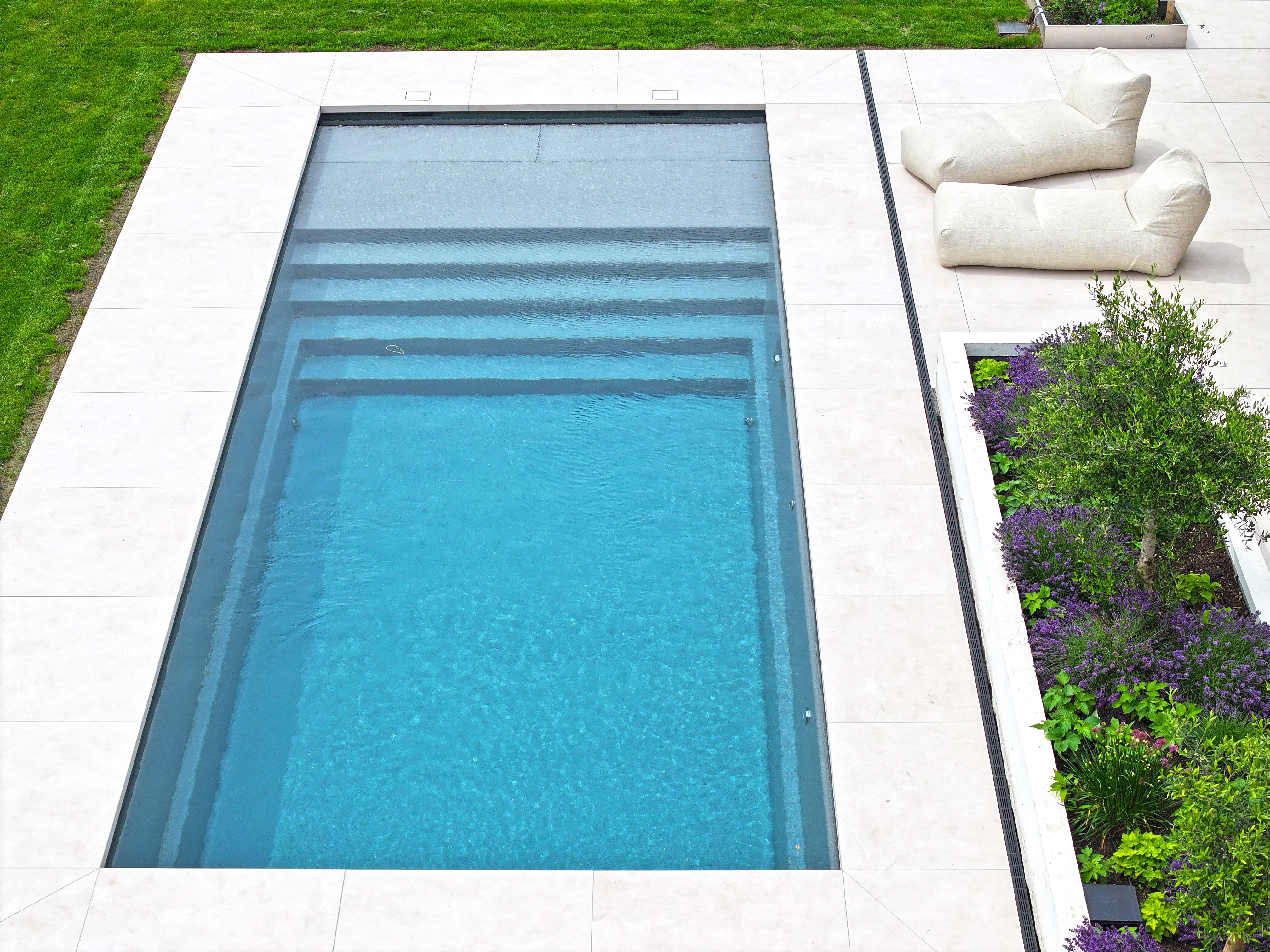 Foto : De Lido 100 — strak design en ultiem zwemcomfort in jouw tuin