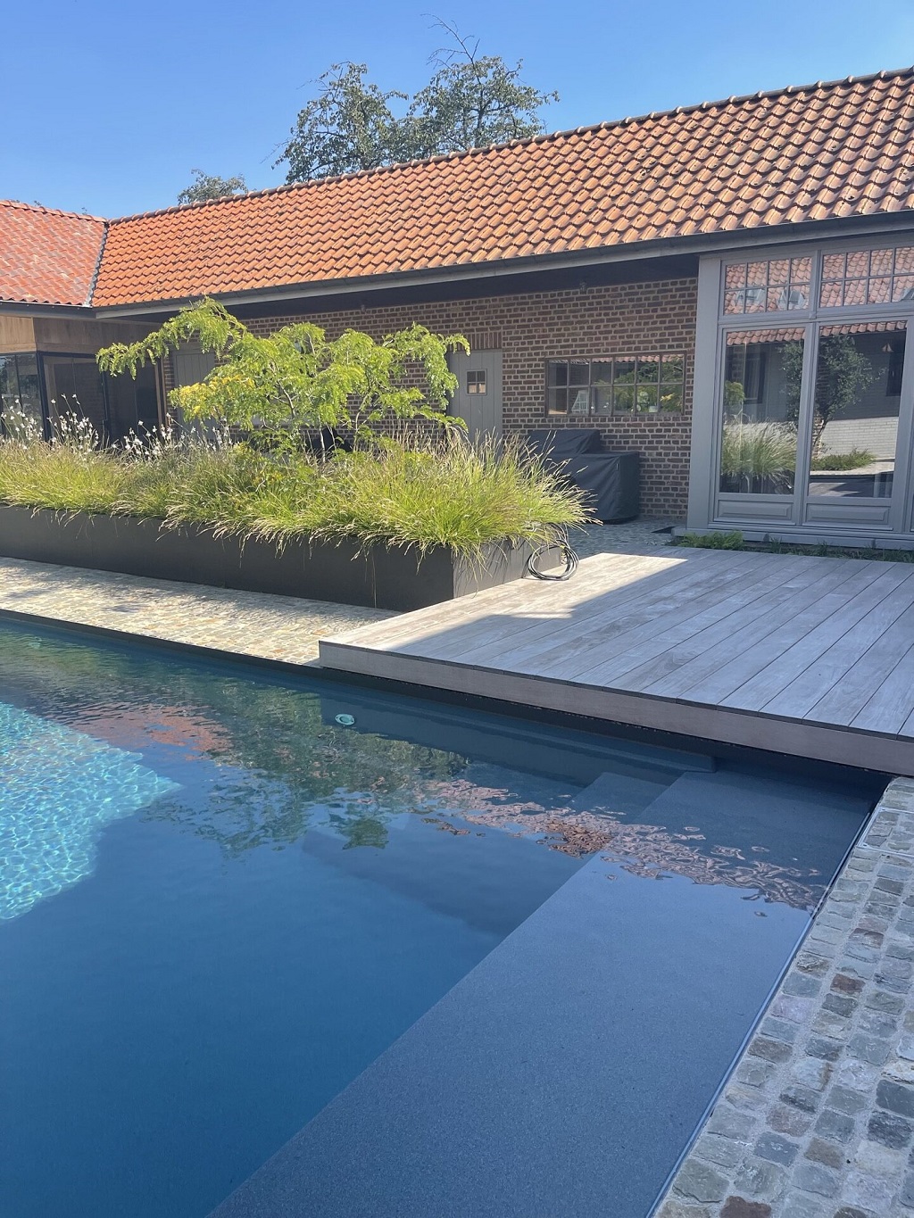 Foto: Wonennl Compass Pools Project XL Lounger 115 Nova Grey 4