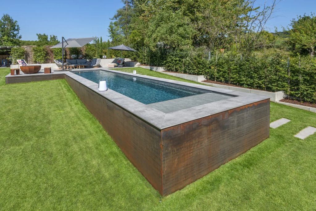Foto : Sportief design voor smalle tuinen: ontdek de Fast Lane van Compass Pools