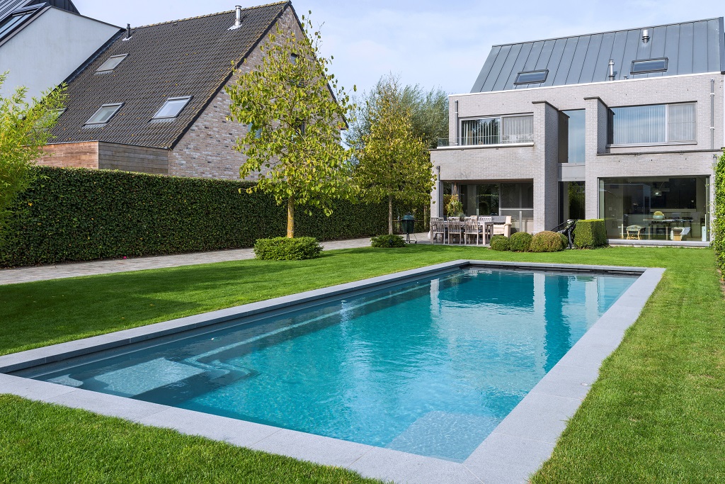 Foto: Wonennl Compass Pools Trainer 110 FB nova grey beach line graniet1