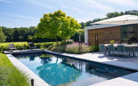 Foto : De XL-Lounger 115 — waar architectuur en water samenkomen