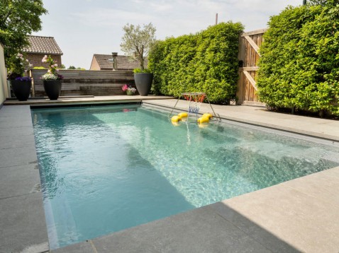 Foto : Compact zwemmen met stijl: de Compass Pools Nederland B.V. Aqua Nova 77