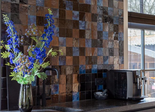 Foto : Wandtegels bij Kersbergen – veelzijdigheid en natuurlijke uitstraling