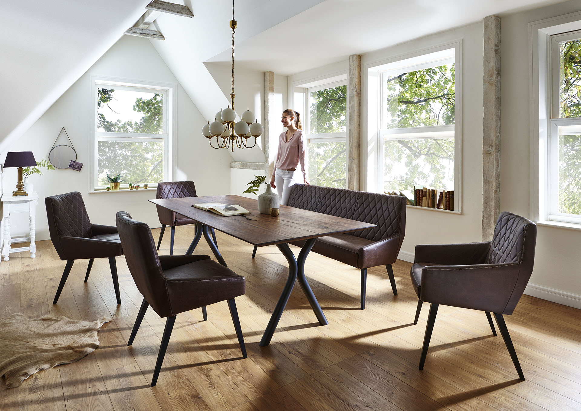 Foto: Jimmy Groep houten poten en Carre gestikt dame 1