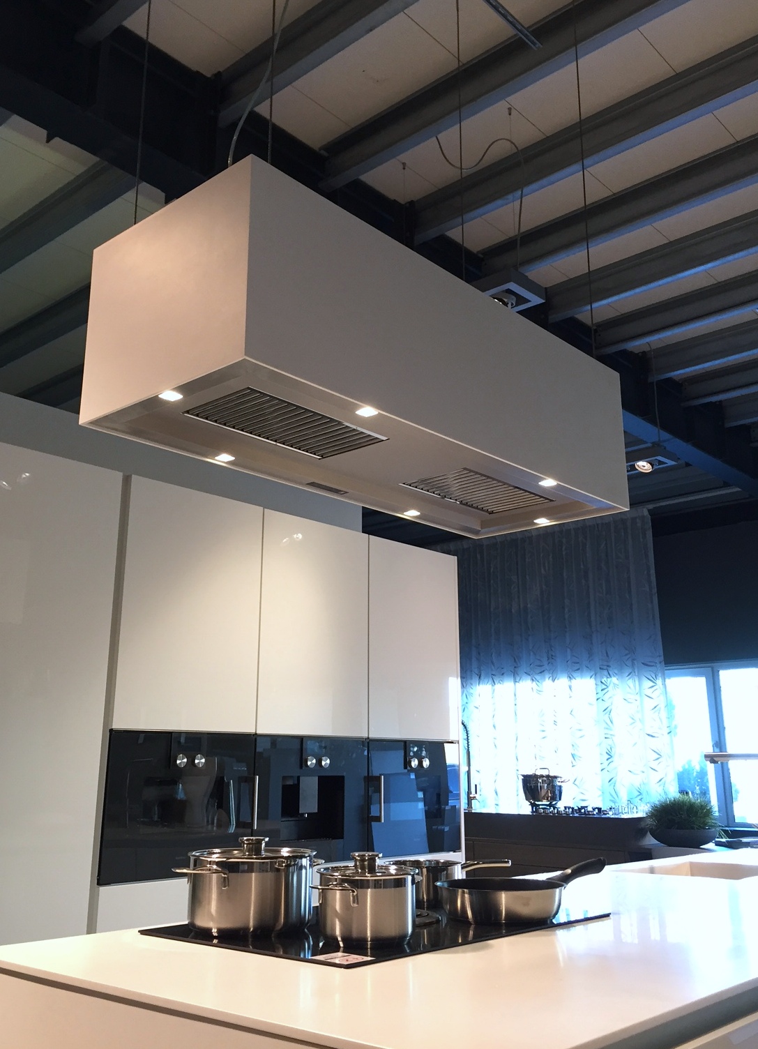 Foto: aXiair DMU Himacs Poggenpohl 1220x450 4