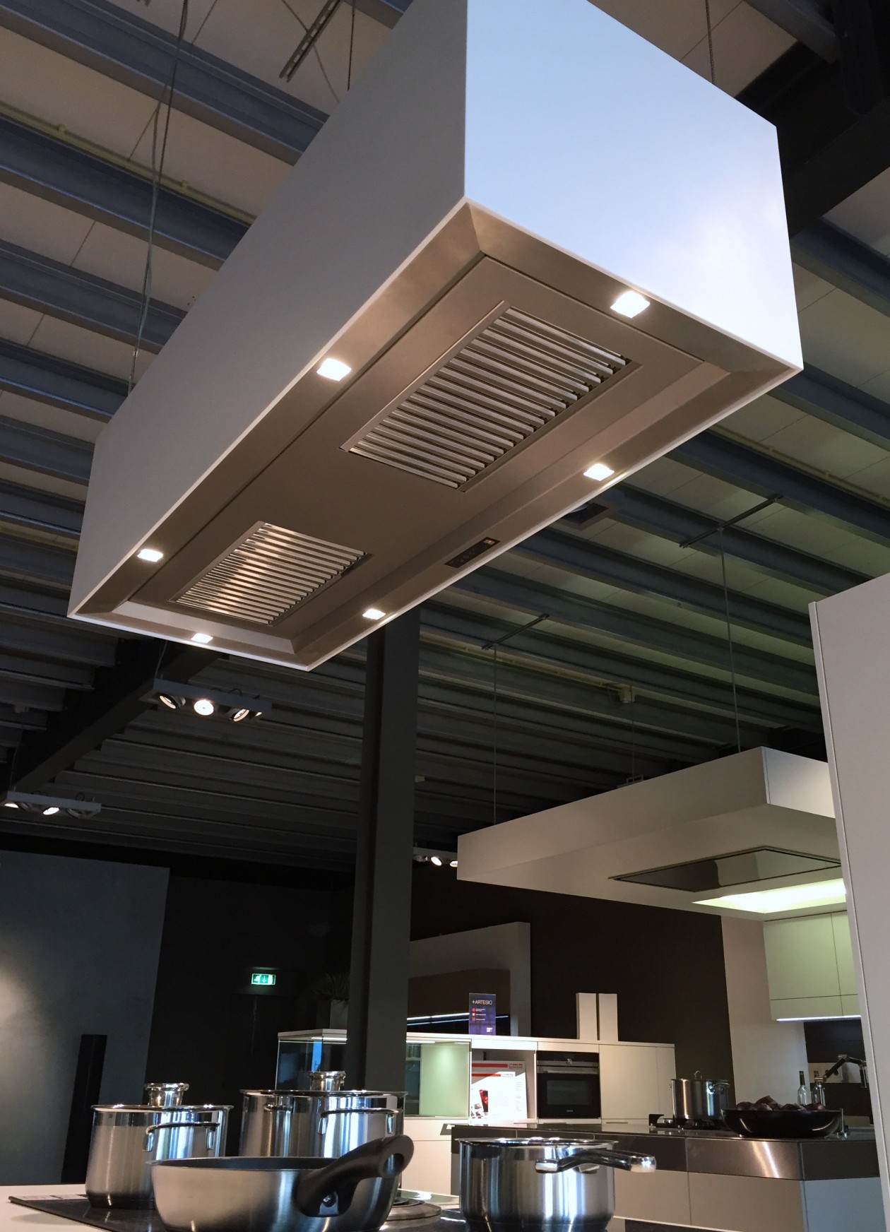 Foto: w3 aXiair DMU Himacs Poggenpohl 1220x450 2