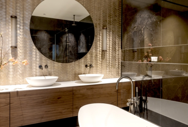 Foto : Grote contrasten in de badkamer: stijlvol en sfeervol