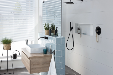 Foto : Meer ruimte in een kleine badkamer? Zo doe je dat.