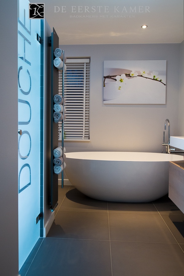Foto: Overzicht stijlvolle badkamer