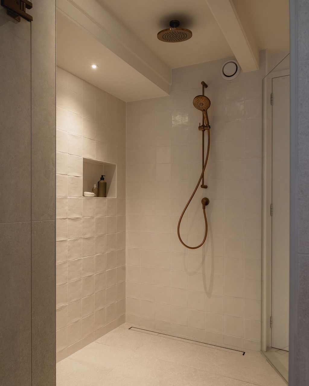 Foto: de eerste badkamer wonen nl