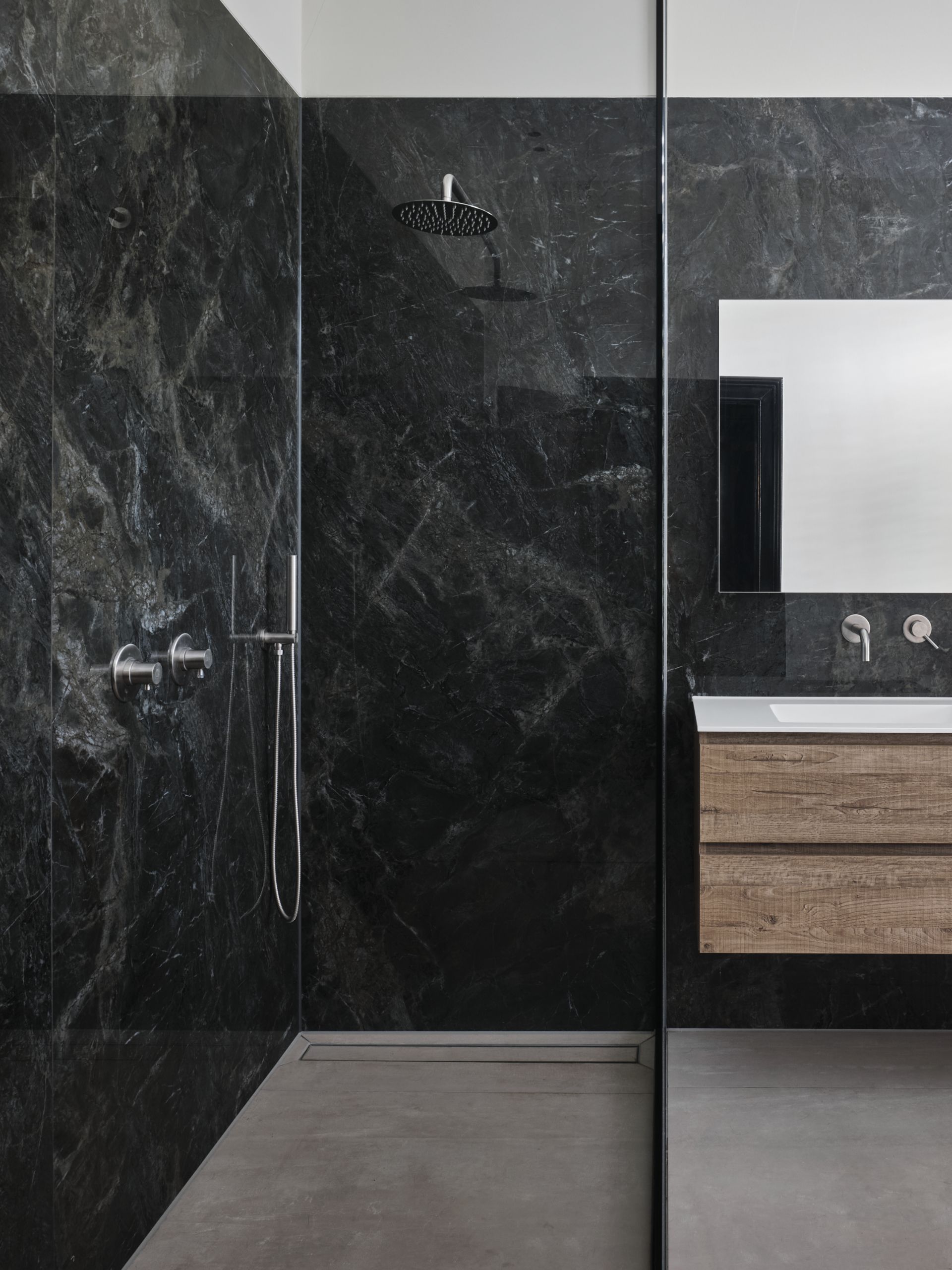 Foto: een badkamer met een moderne uitstraling      eerste kamer badkamers   004