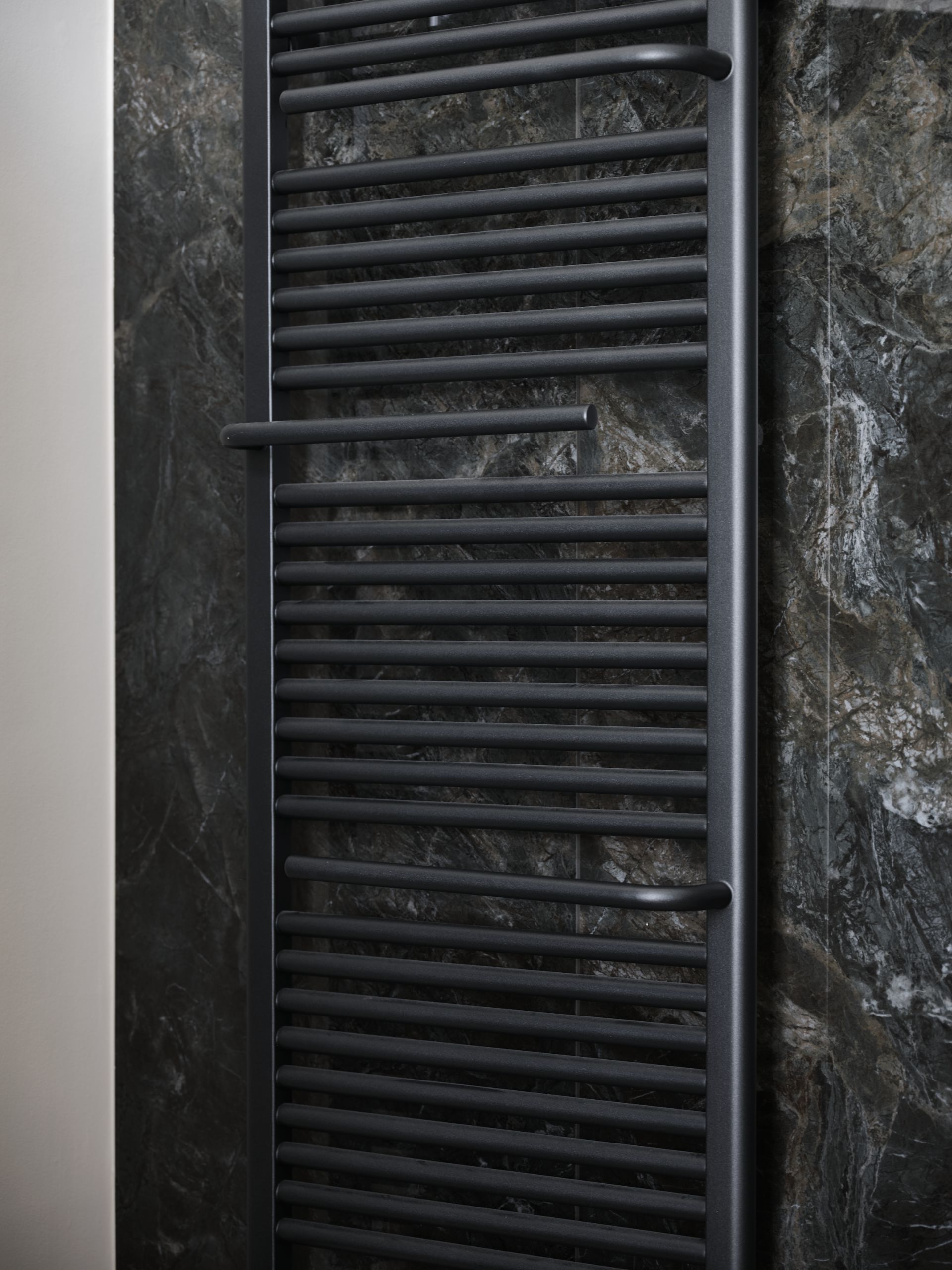 Foto: een badkamer met een moderne uitstraling      eerste kamer badkamers   009