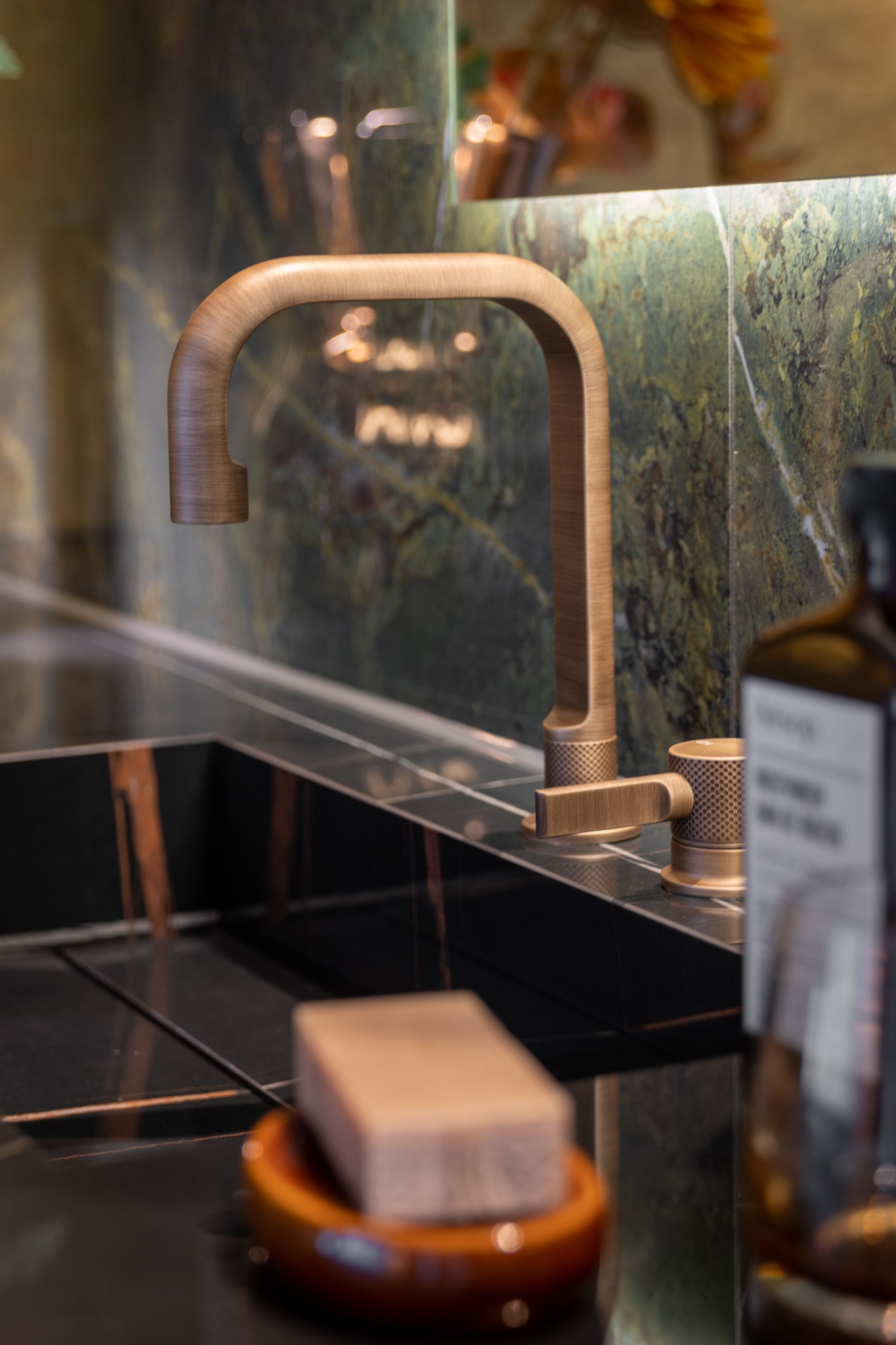 Foto: gessi design badkamer   eerste kamer badkamers   007