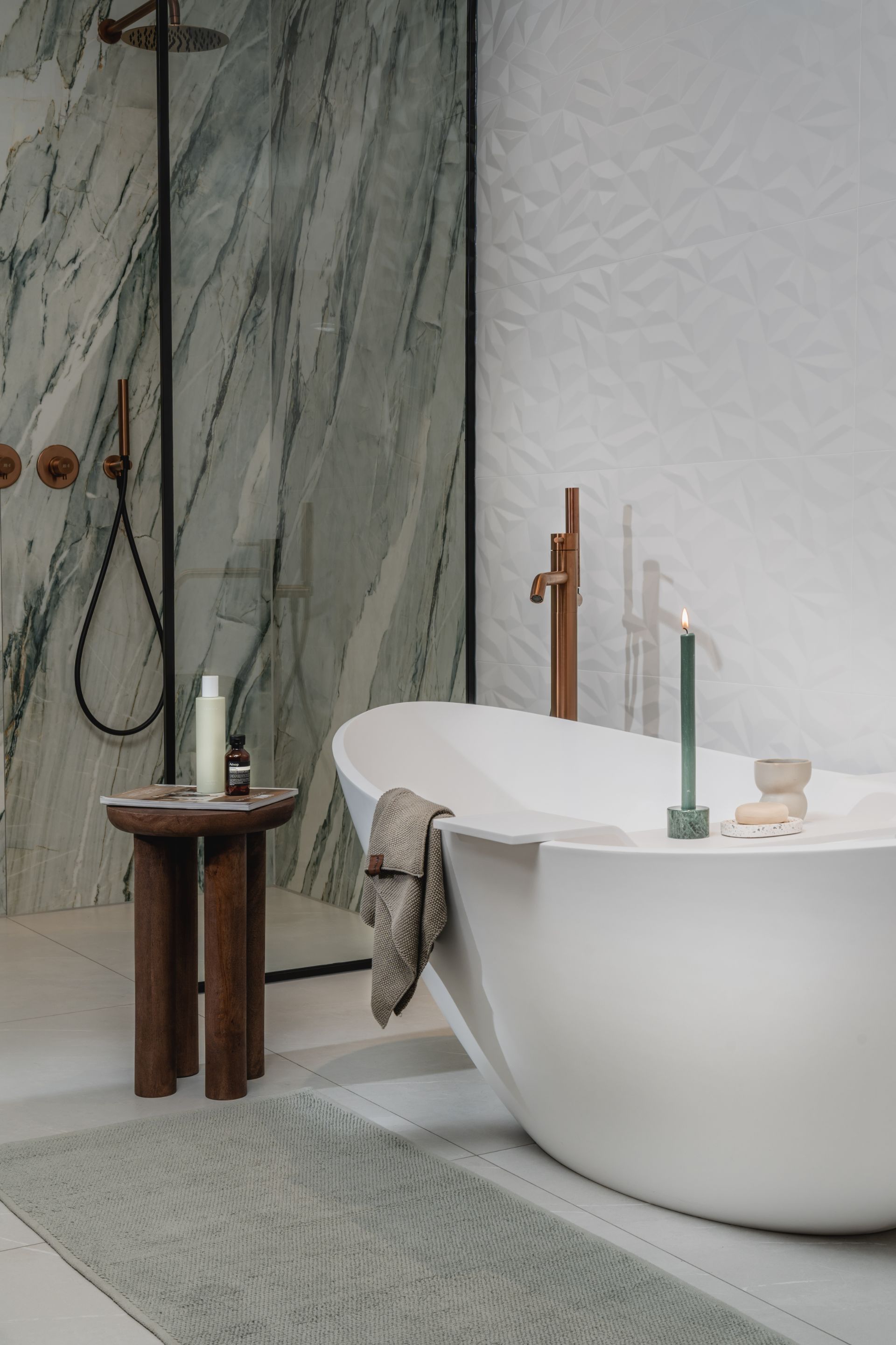 Foto: groene tegel showroom badkamer   eerste kamer badkamers   003