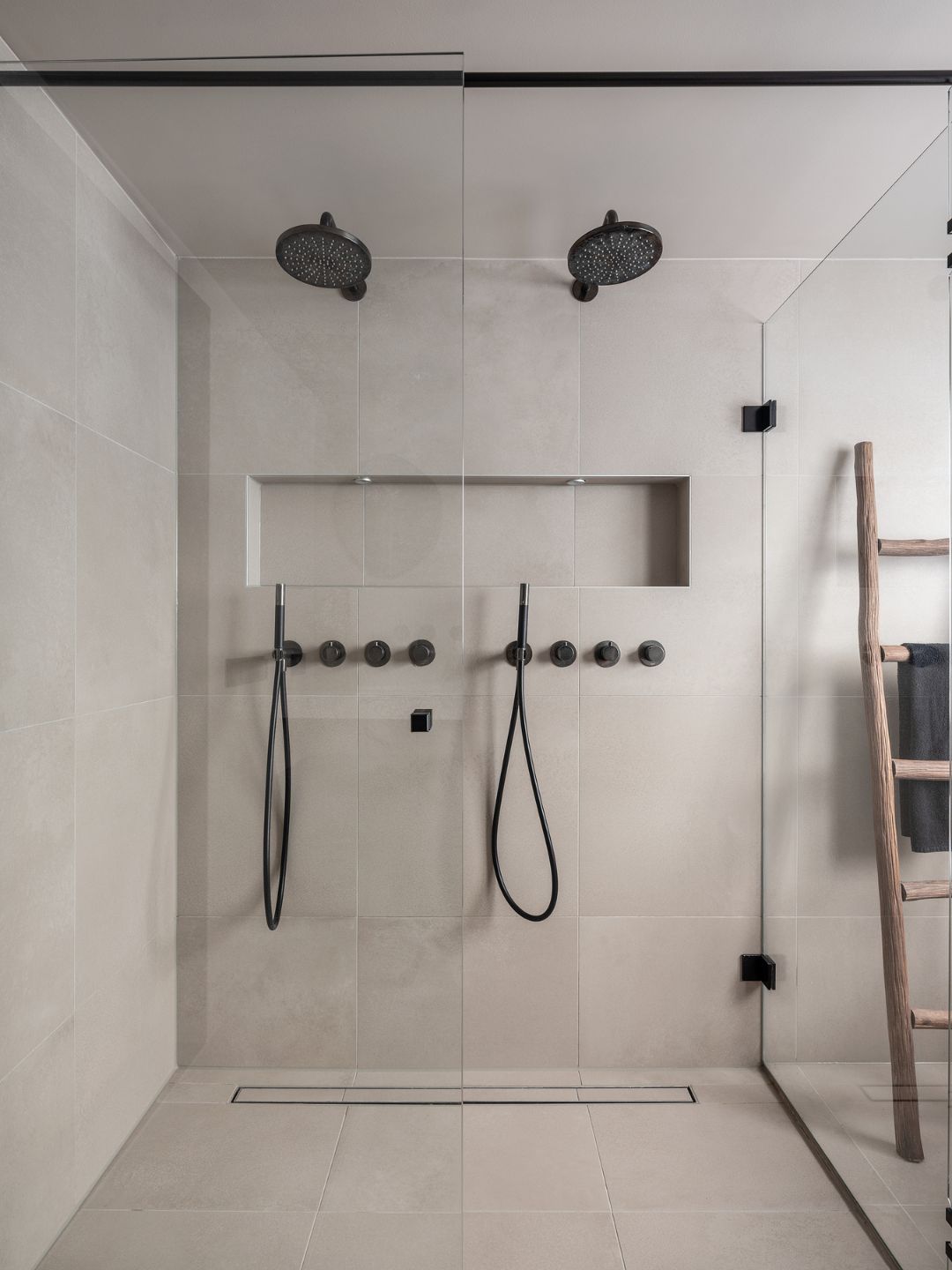 Foto: gun metal kranen douche
