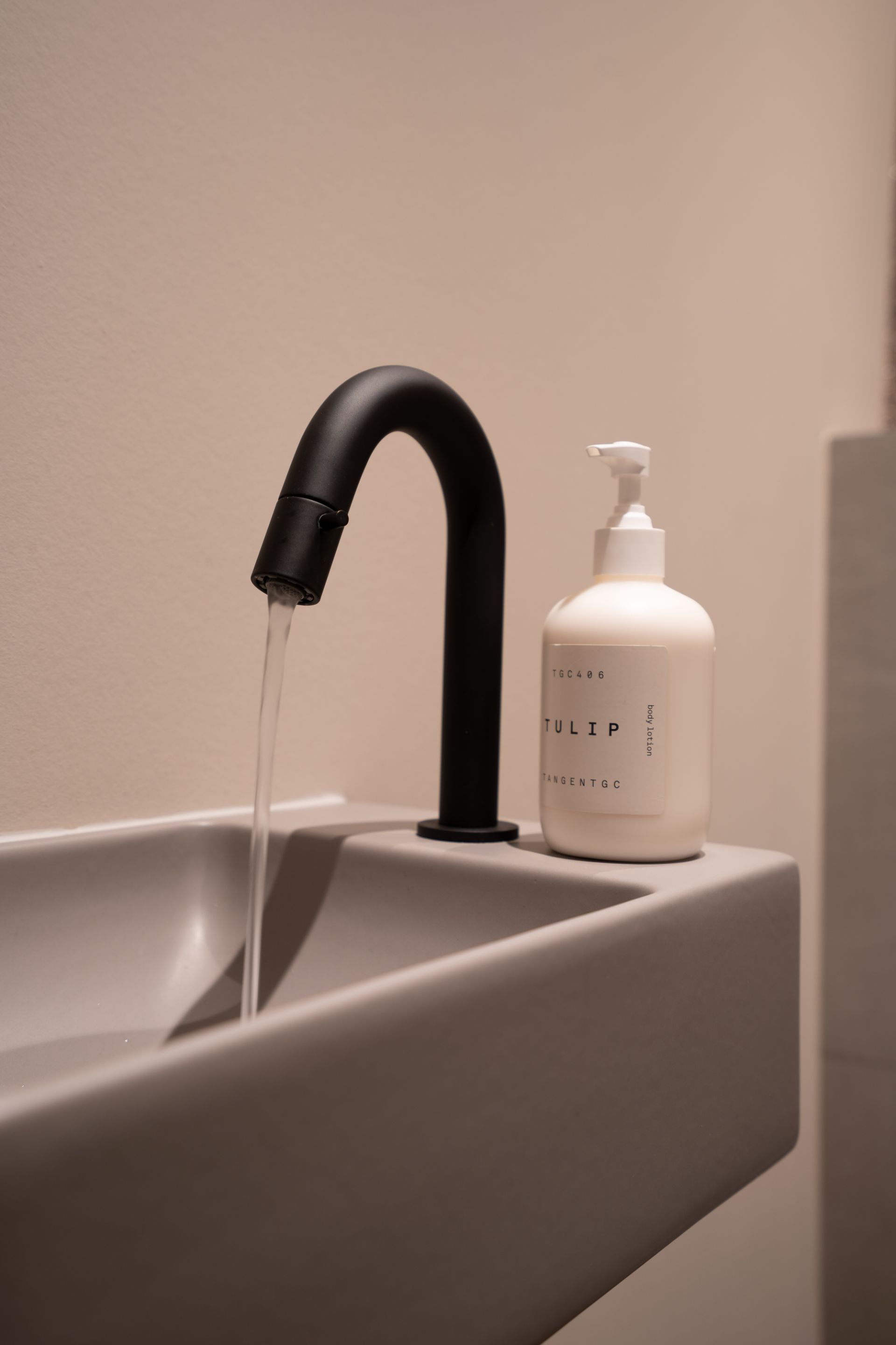 Foto: hotel chique ontmoet klassiek    eerste kamer badkamers   013