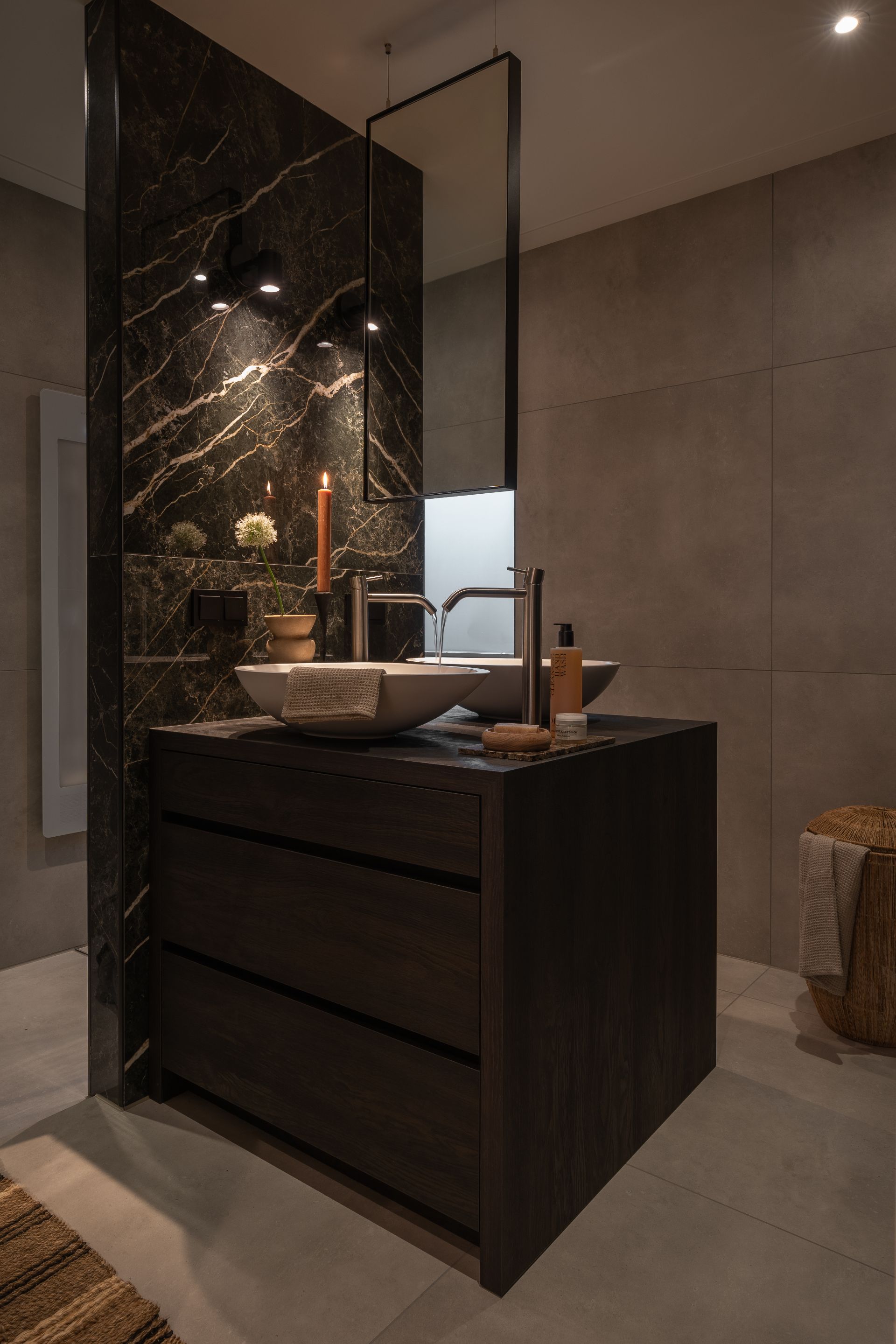 Foto: jaloersmakende  moderne kleine badkamer  eerste kamer badkamers   004