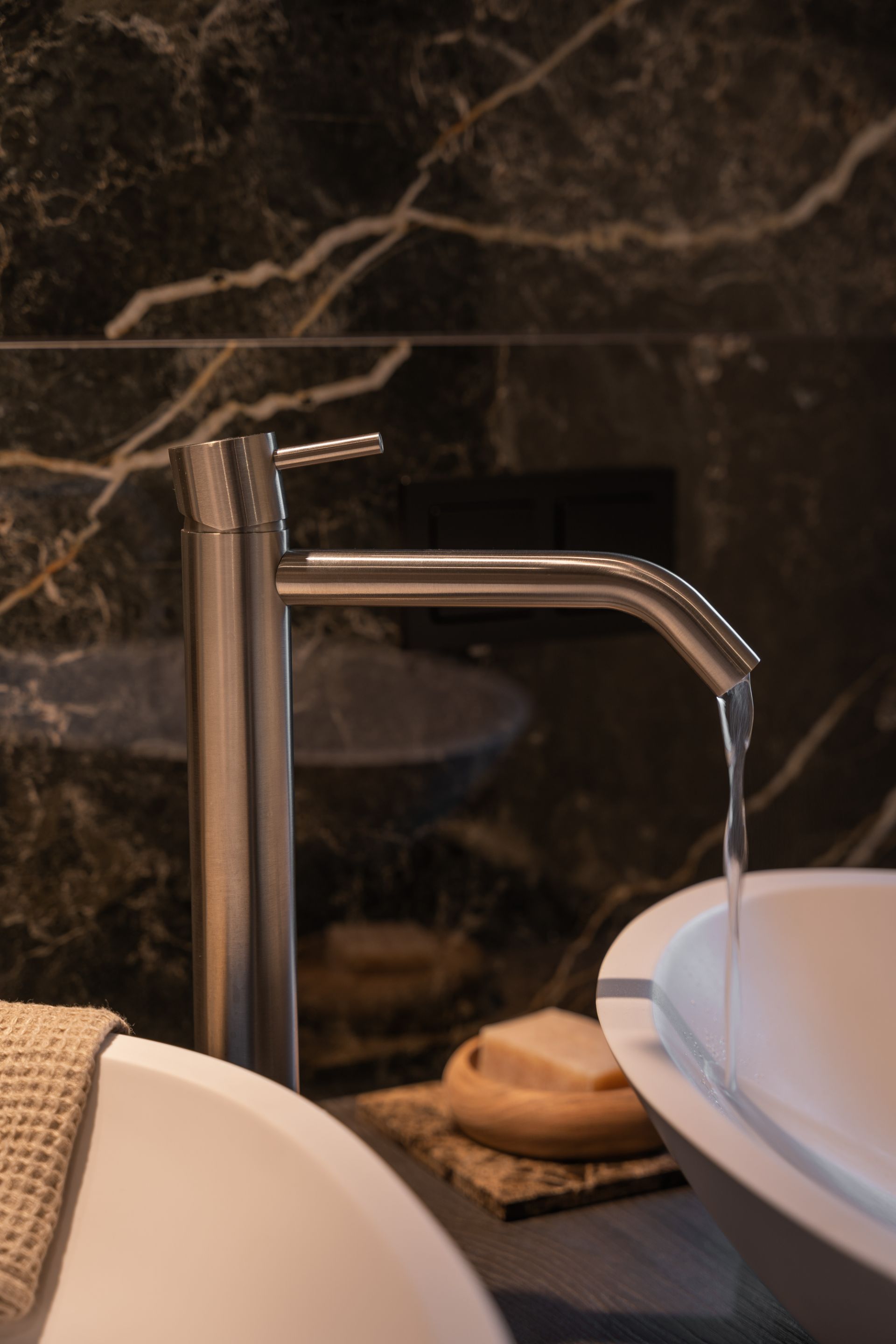 Foto: jaloersmakende  moderne kleine badkamer  eerste kamer badkamers   010