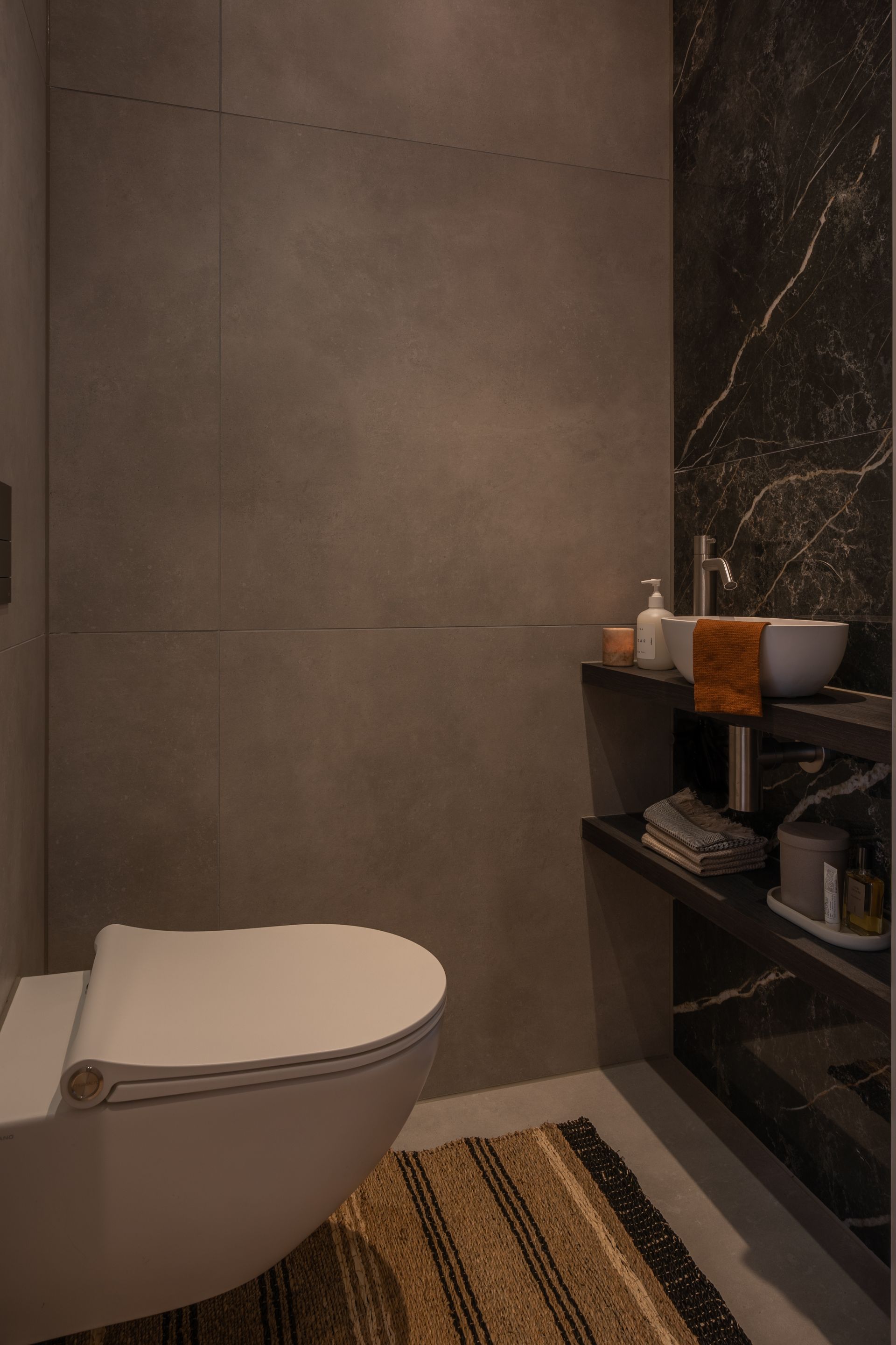 Foto: jaloersmakende  moderne kleine badkamer  eerste kamer badkamers   012