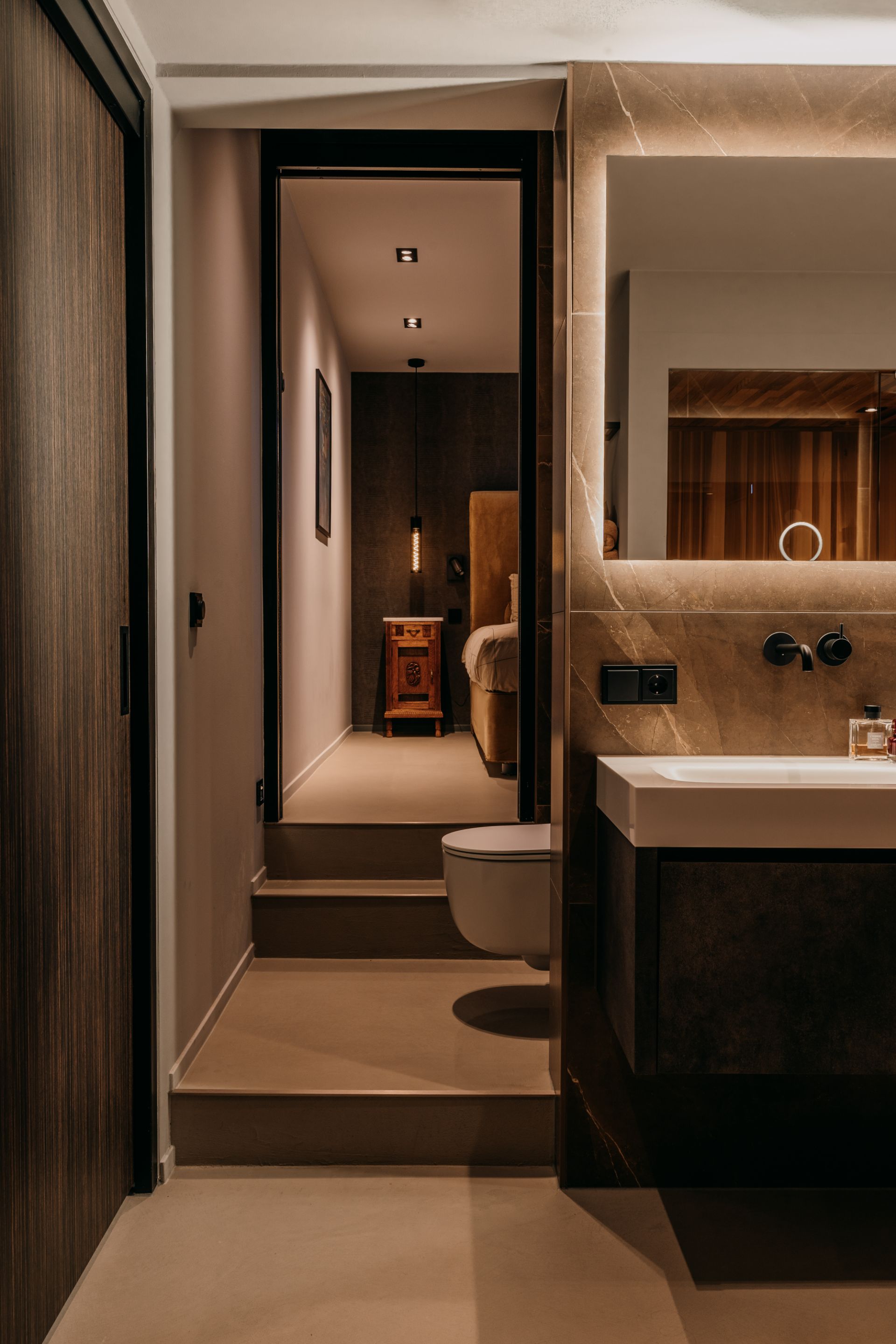Foto: luxe en suite badkamer in woonark loenen aan de vecht   007