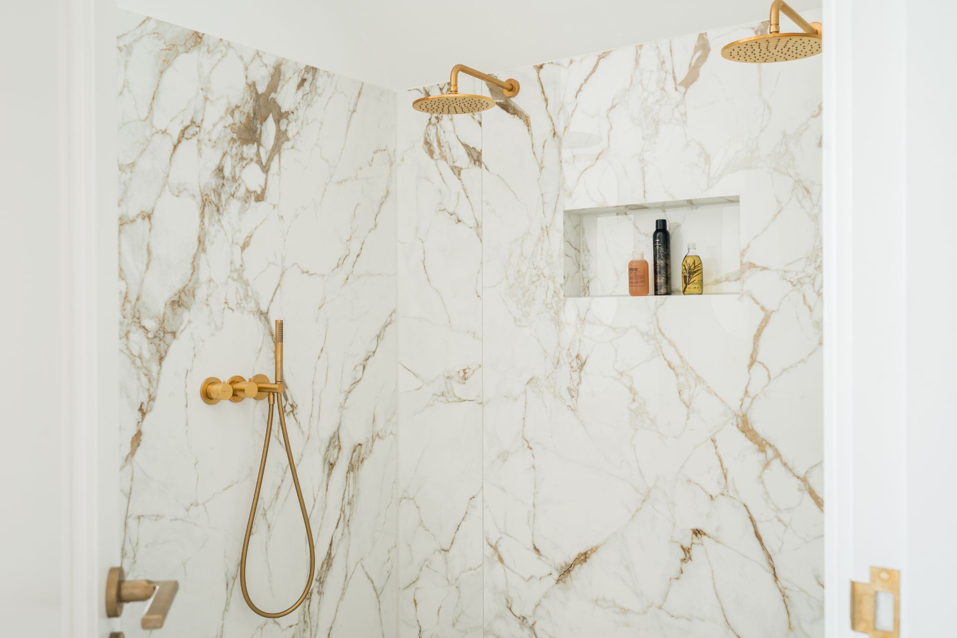 Foto: luxe japandi badkamer in leusden   eerste kamer badkamers   002