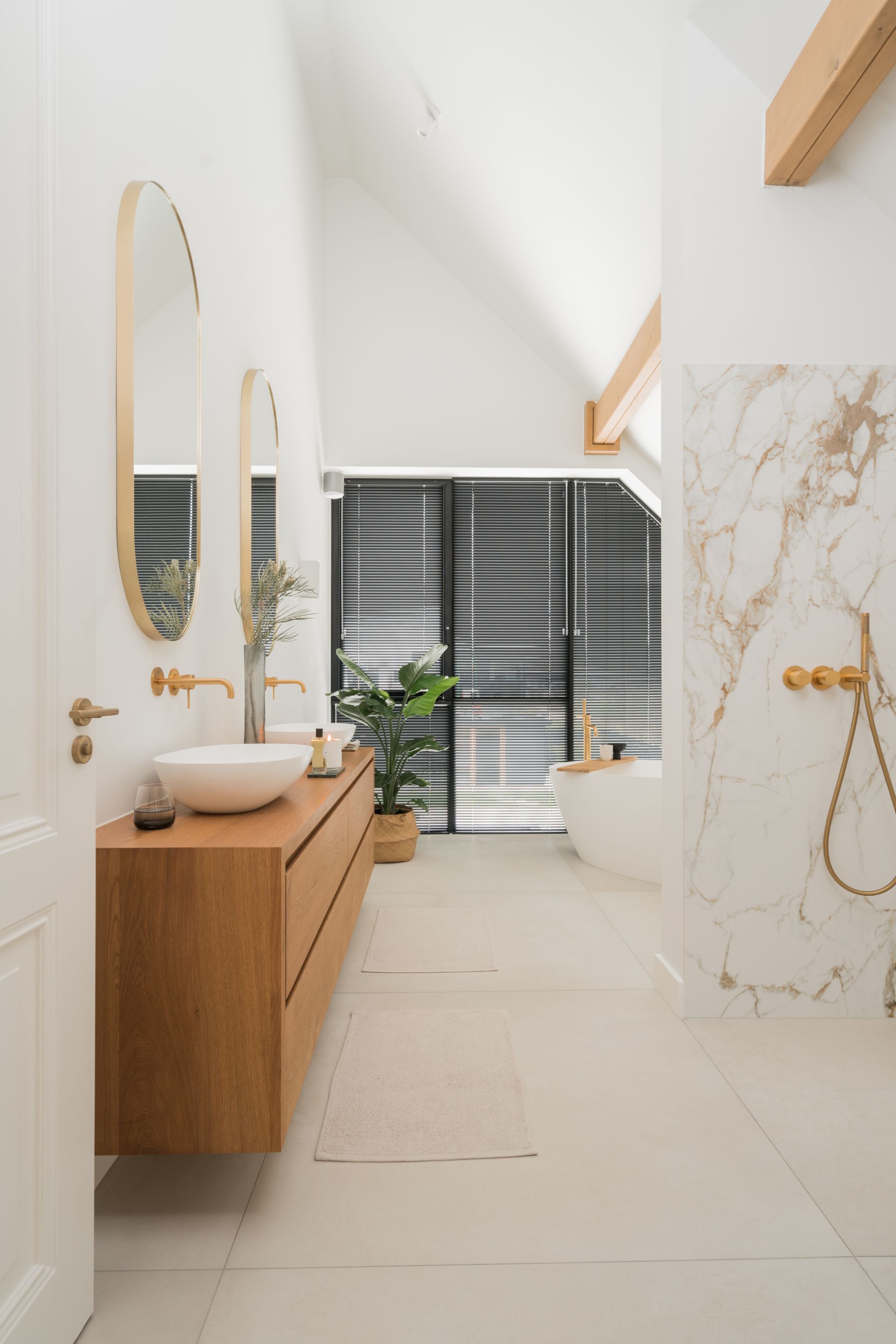 Foto: luxe japandi badkamer in leusden   eerste kamer badkamers   005