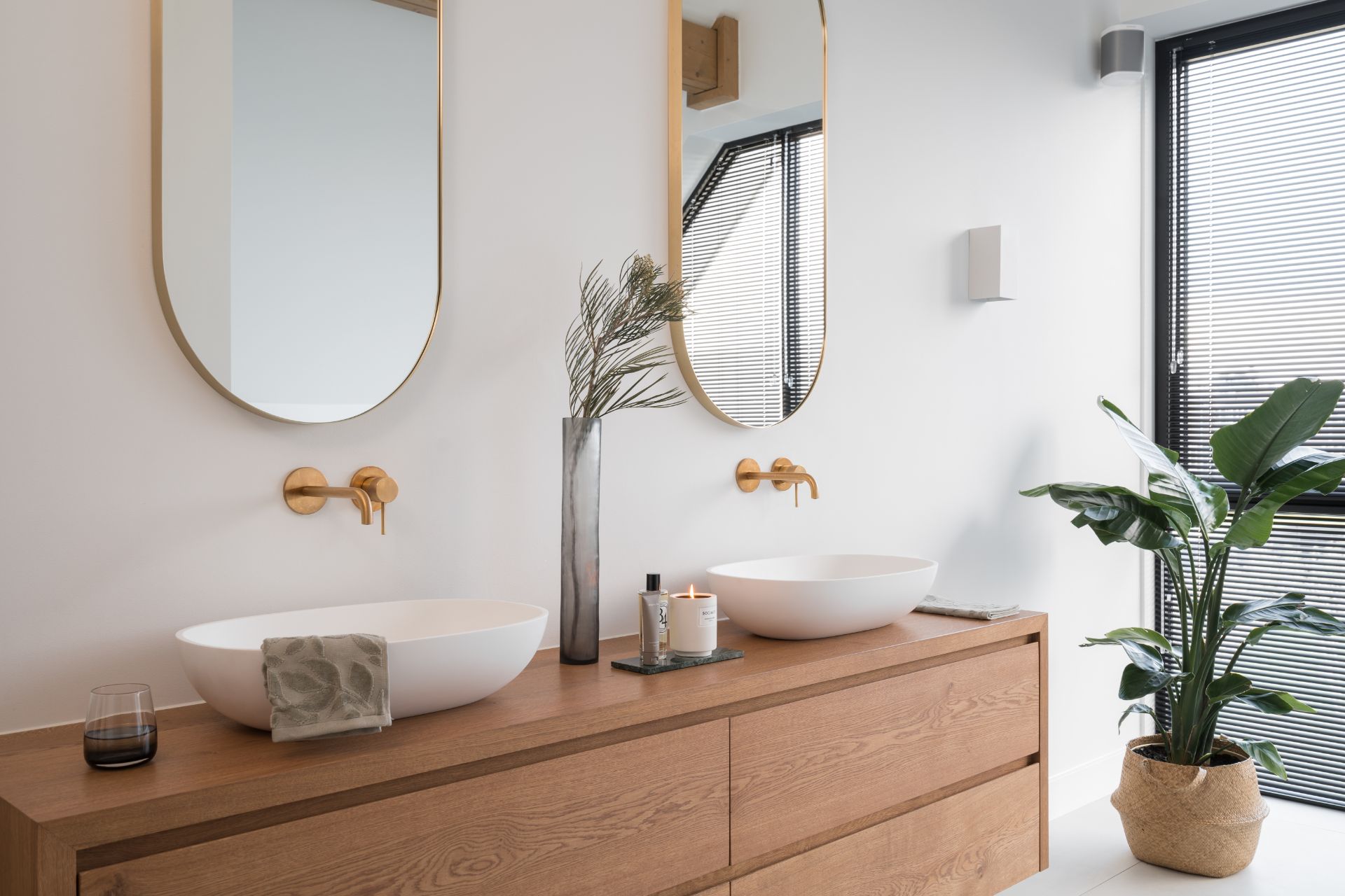 Foto: luxe japandi badkamer in leusden   eerste kamer badkamers   007