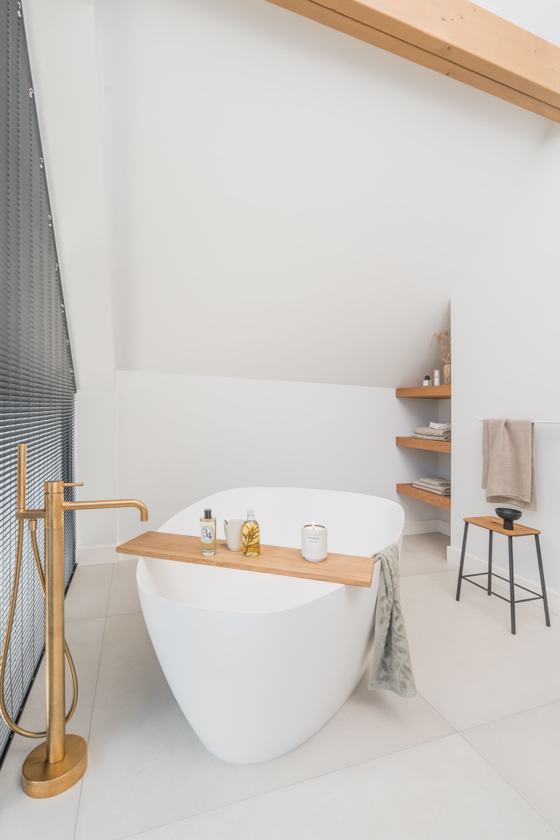 Foto: luxe japandi badkamer in leusden   eerste kamer badkamers   011