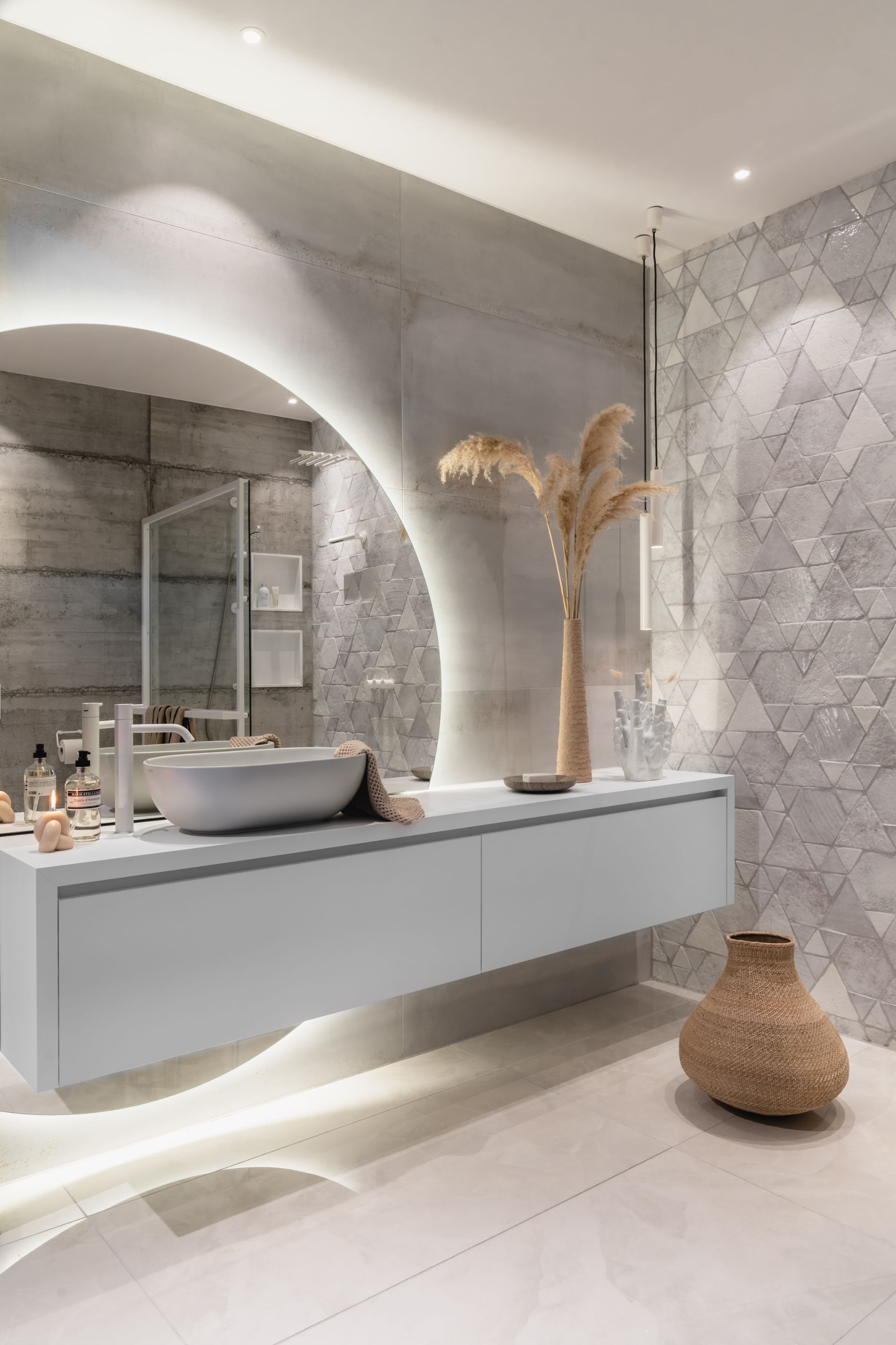 Foto: ultieme witte badkamer met prachtige tegels   eerste kamer badkamers   003